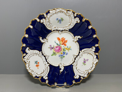 Meissen Prunk Schale B-Form Kobaltblauer Fond Blumenmalerei Blumen Gold D:23,7cm
