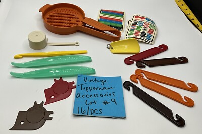 Vintage Tupperware accessories gadgets for the kitchen Large lot #9 SIFTER 16 PC