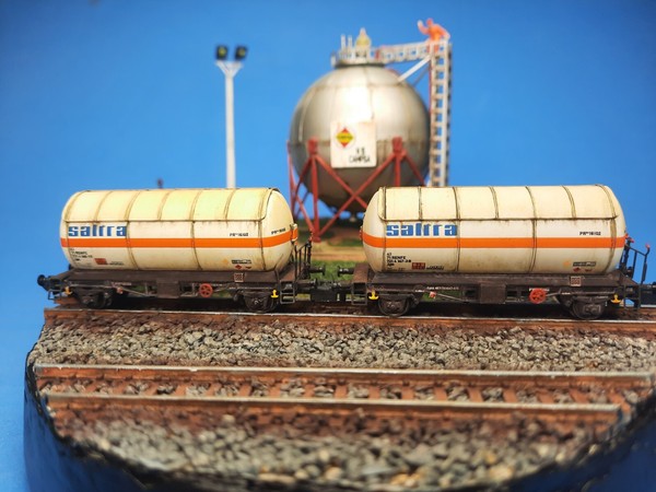 Pareja cisternas de gas RENFE saltra  Arnold Escala N Ref.: HN6524
