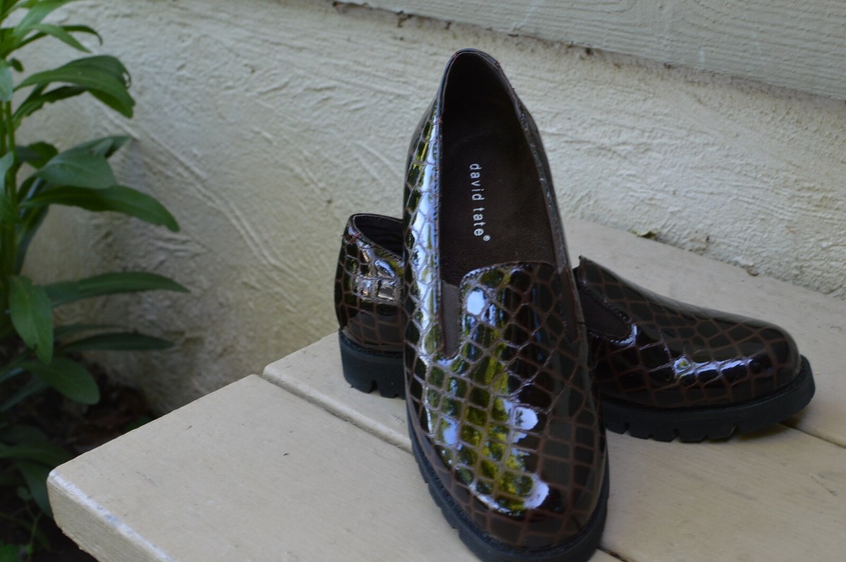 Designer David Tate Brown Faux Crocodile Print Patent Leather Loafer M