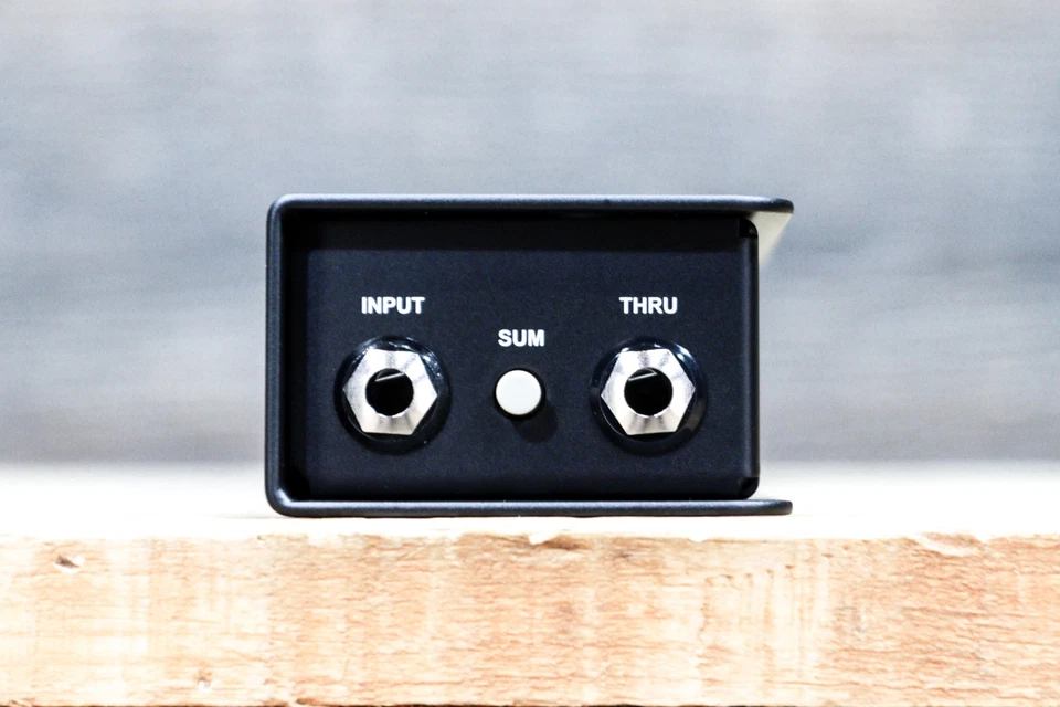 Radial Engineering Highline Passive Line Isolator Compact & Pedalboard Friendly - Image 3 of 4