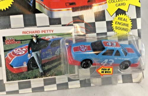 NASCAR Roaring Racers Richard Petty #43 Car & Collectors Card Blister Card New - Picture 3 of 4