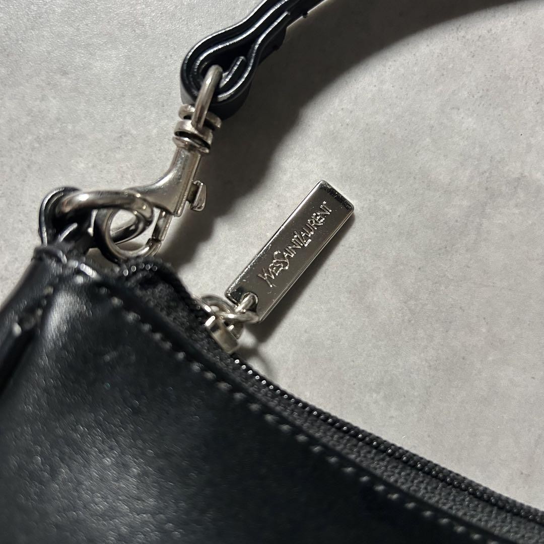 Borsa a mano Yves Saint Laurent logo in rilievo pelle di vitello usata