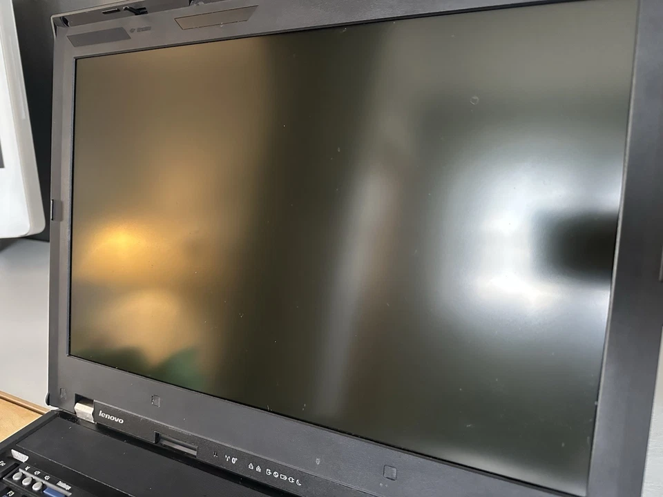 Lenovo Thinkpad W700 WUXGA 1920x1200 Core 2 Quad Q9000 8GB DDR3 Windows 10 Pro Foto 3 de 4