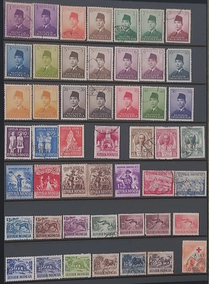 8½ album pages of stamps from Indonesia, used/unused - image 2 of 4