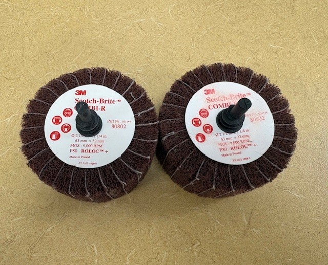 3M 80802 Scotch Brite Roloc 2-1/2” Combi-R Finishing Flap Brush Wheel 80 Grit, 2