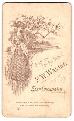 Fotografie F. W. Waring, East-Greenwich, junge Frau im Biedermeierkleid spazier 