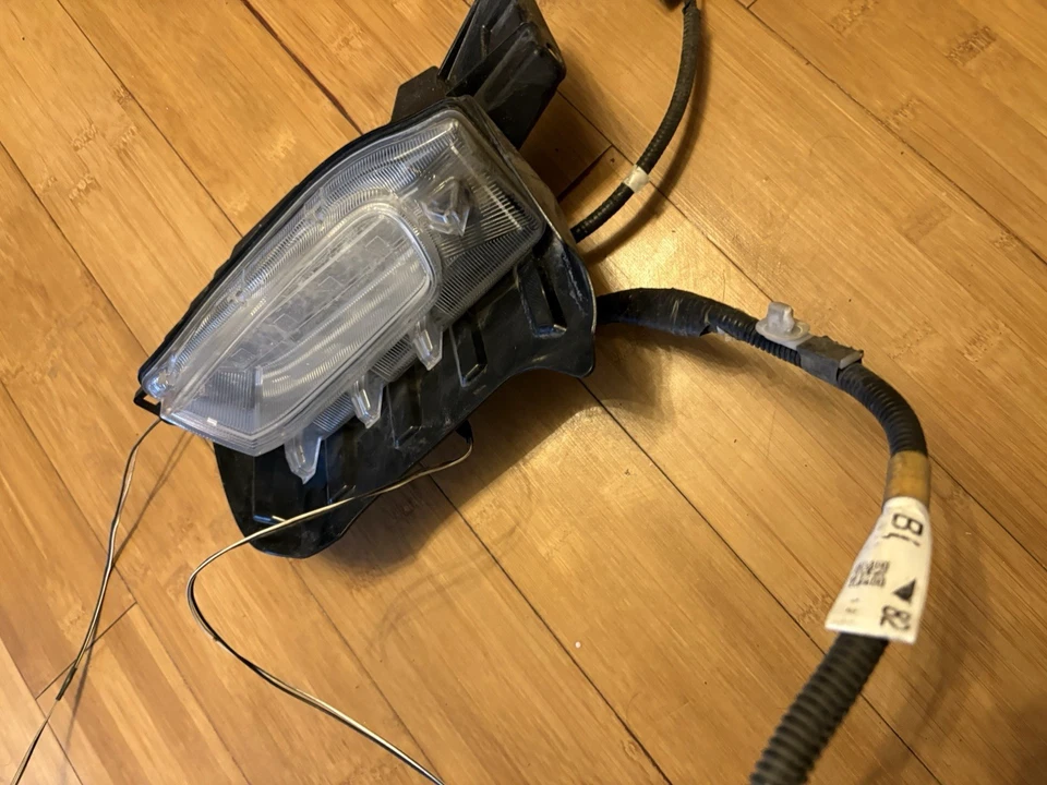 Toyota Prius V 2015 2016 2017 luz de circulación diurna OEM 15 16 17 lado izquierdo izquierdo izquierdo izquierdo Foto 2 de 4