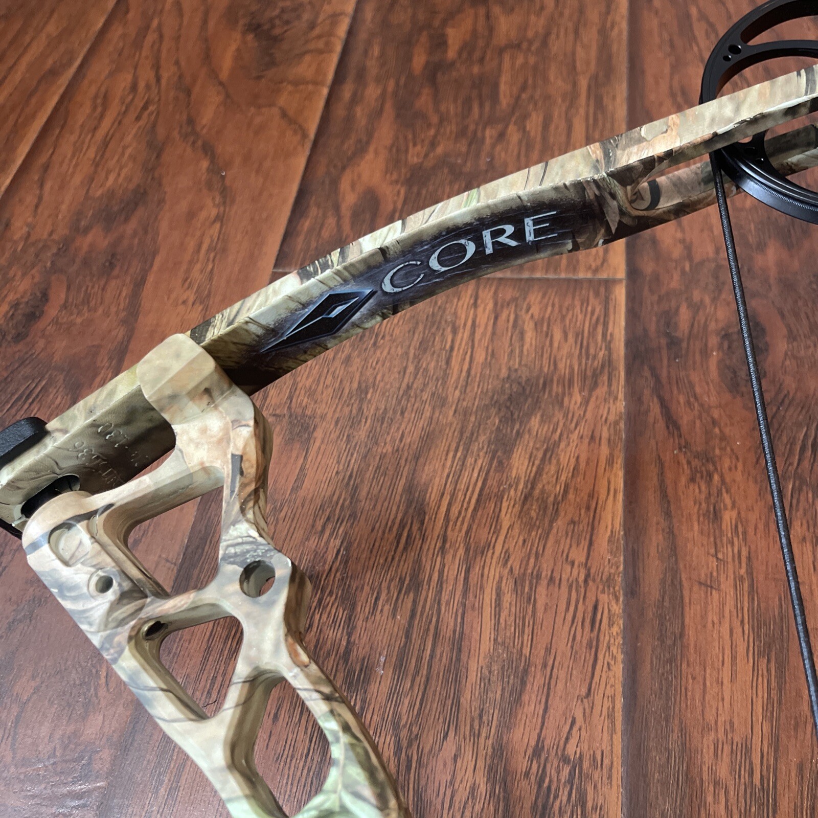 BOWTECH Diamond Archery Core Right Hand Compound Bow Bag Arrows