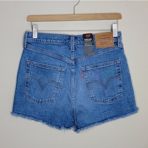 NWT Levi's | Super High Rise Frayed Hem Ribcage Shorts, size 29 - Picture 4 of 5