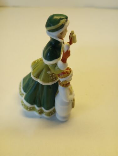 Avon 2003 Mrs P.F.E. Albee President Award Mini Porcelain Figurine 3” Christmas - Picture 8 of 13