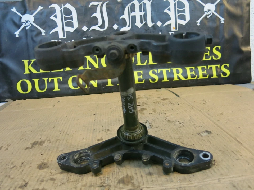 Kawasaki GPZ305 Top and Bottom Yoke  - Image 3 of 4