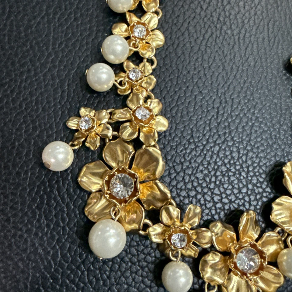 Collar J Crew Cristal Floral Oro Estrás y Perlas Imitadas - ¡INCREÍBLE! Foto 2 de 4