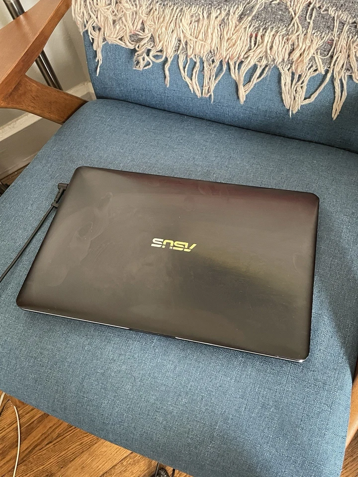 Portátil ASUS Zenbook Pro UX550V 15.6" I7, 16GB RAM, 512GB SSD, GTX 1050 Foto 2 de 2