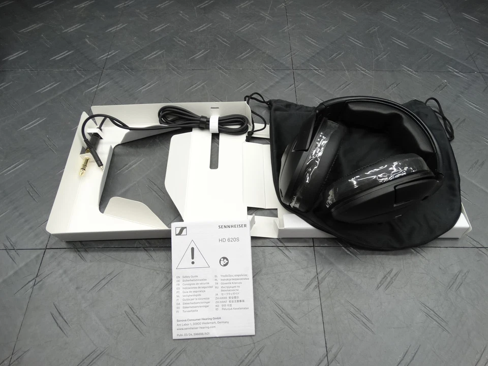 Sennheiser Wired Headphones 150 Ohm Closed-Back Hi-Res Audio HD-620S - Image 3 of 4