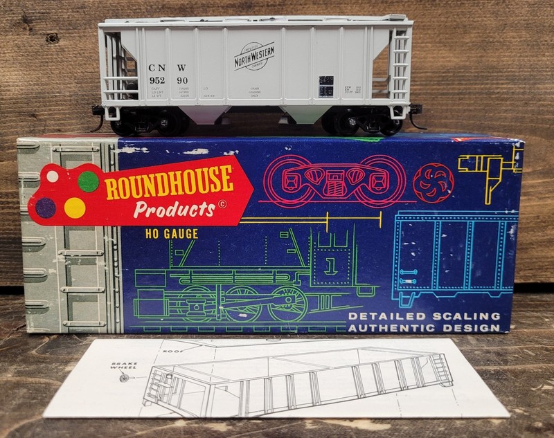 Roundhouse Products HO Guage Covered Hopper 3237 C&NW