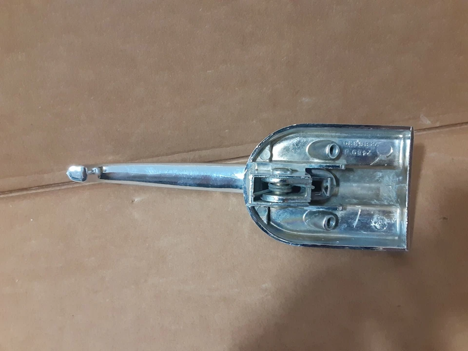 Manija de puerta exterior lateral derecha Studebaker Commander & Land Cruiser 1947-1949 Foto 4 de 4