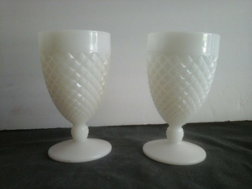 2 VINTAGE MIDCENTURY WESTMORELAND ENGLISH MILK GLASS GOBLETS DIAMOND HOBNOB - Picture 3 of 4
