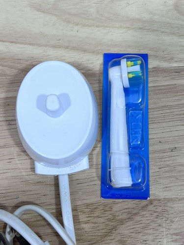 Oral-B Genius Electric Bluetooth Toothbrush Type 3758 Clean Working One Owner - 第 2/8 張圖片