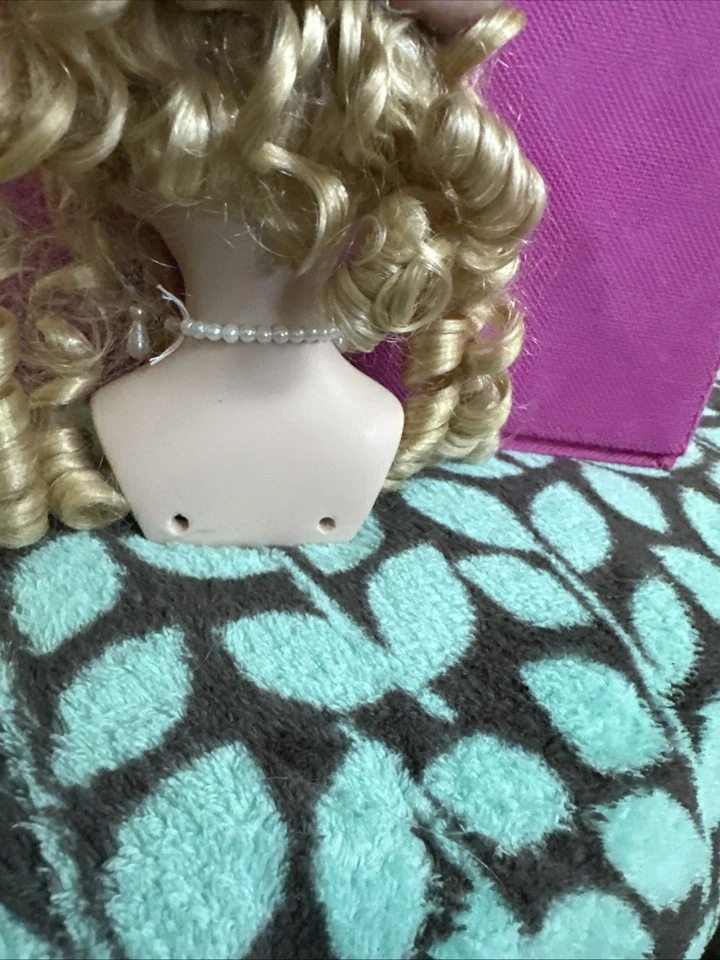 Cabeza de muñeca de porcelana vintage, anillas rubias, ojos azules, pestañas Foto 4 de 4