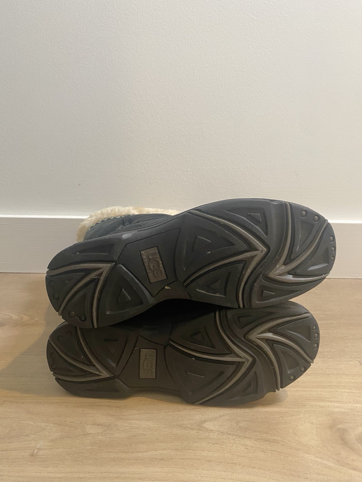 UGG Ultimate Cuff Leather Shearling Winter Snow B… - image 4