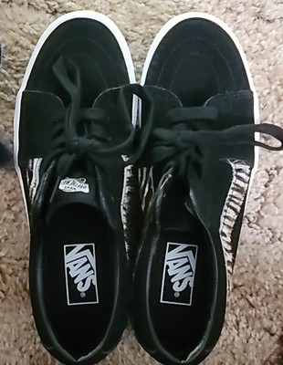 VANS OFF THE WALL  SUEDE SHOES SIZE 7 MENS 8.5 WOMENS