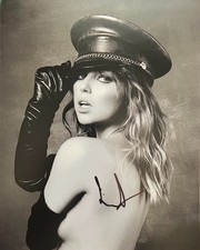 Yellowjackets SAMANTHA HANRATTY SEXY SIGNED 8x10 Photo