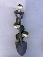 Outdoor Decoration Sculpture Frog Climb Shovel Garden Statue Lawn Ormanent