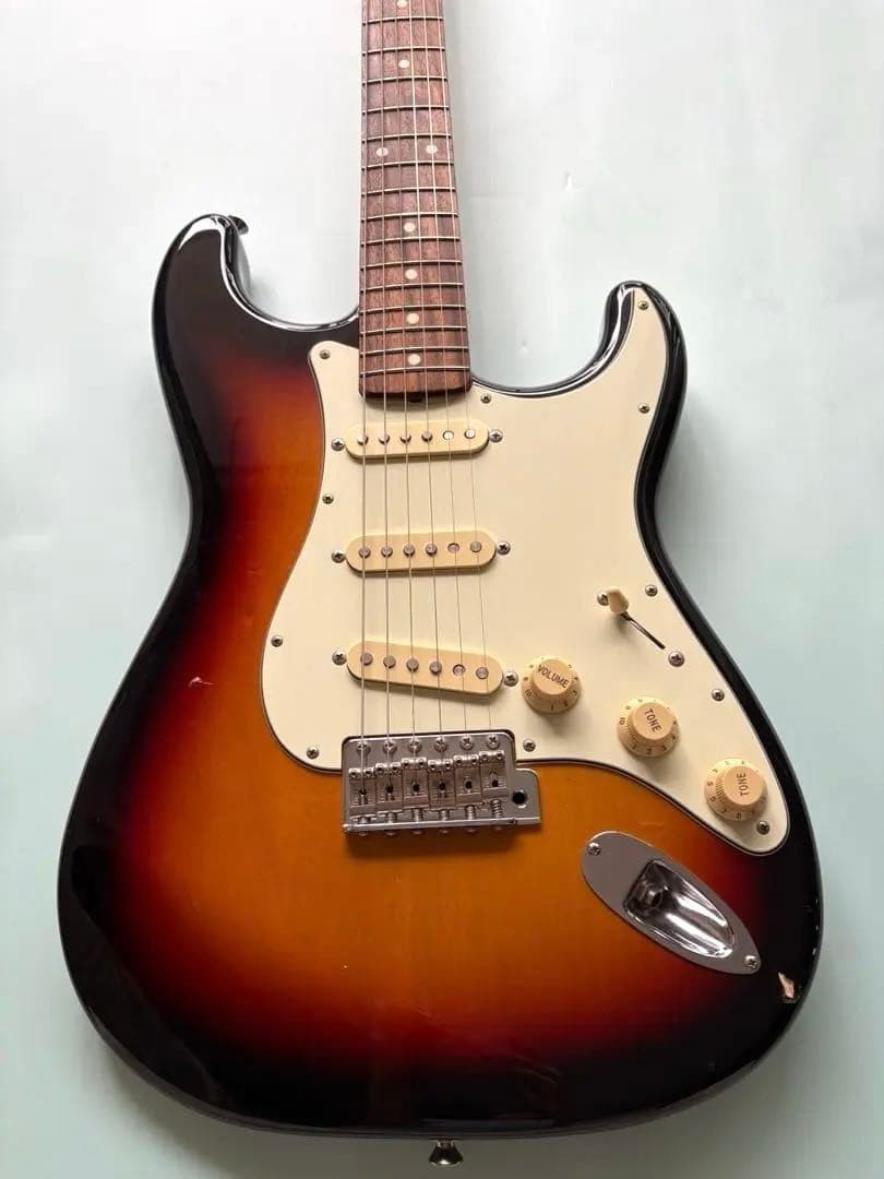 Fender Japan Exclusive Classic 60s Stratocaster 3-Color Sunburst MIJ Guitar