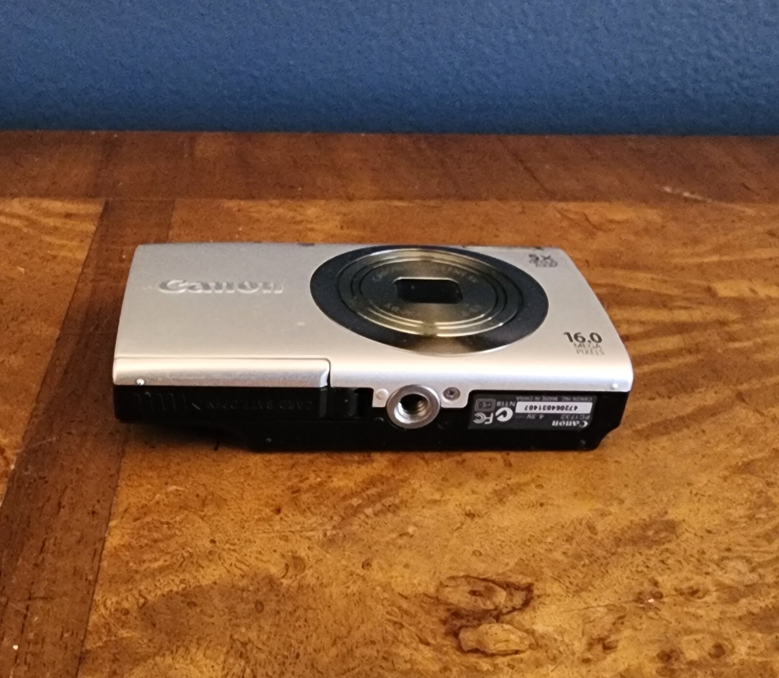 Canon PowerShot A2300 HD PC1732 Digital Camera Cracked LCD AS IS