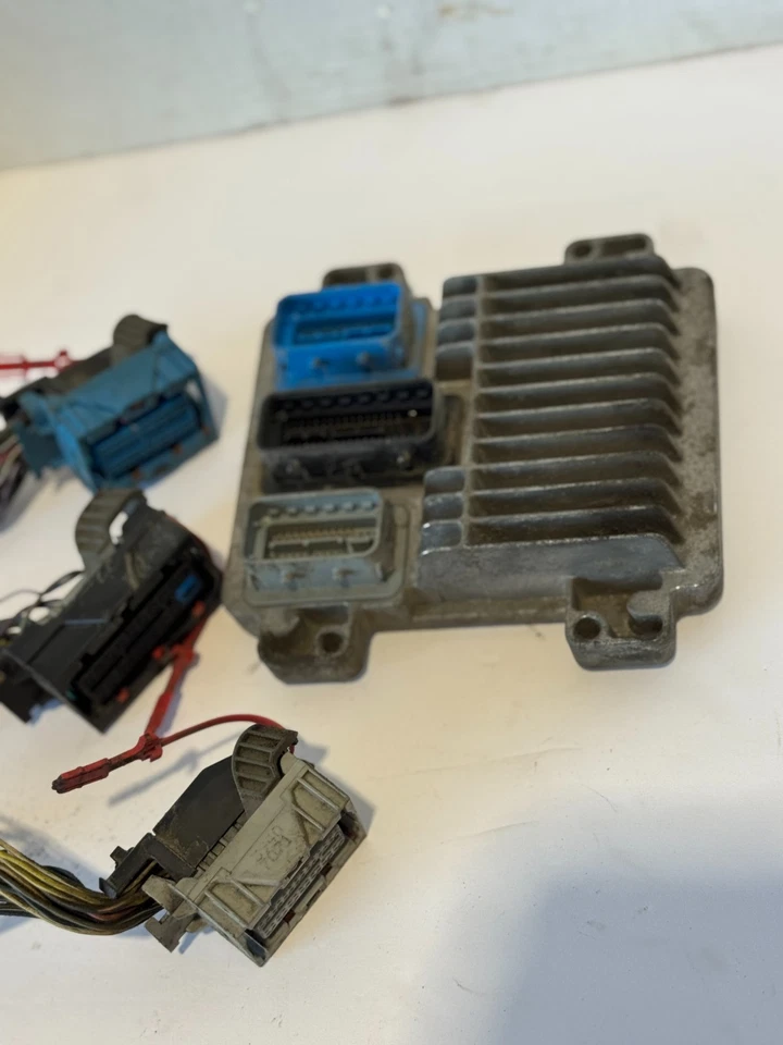 2004-2012 GMC CANYON 4X4 ECU ENGINE CONTROL COMPUTER UNIT & PIGTAILS USED OEM - Image 2 of 4