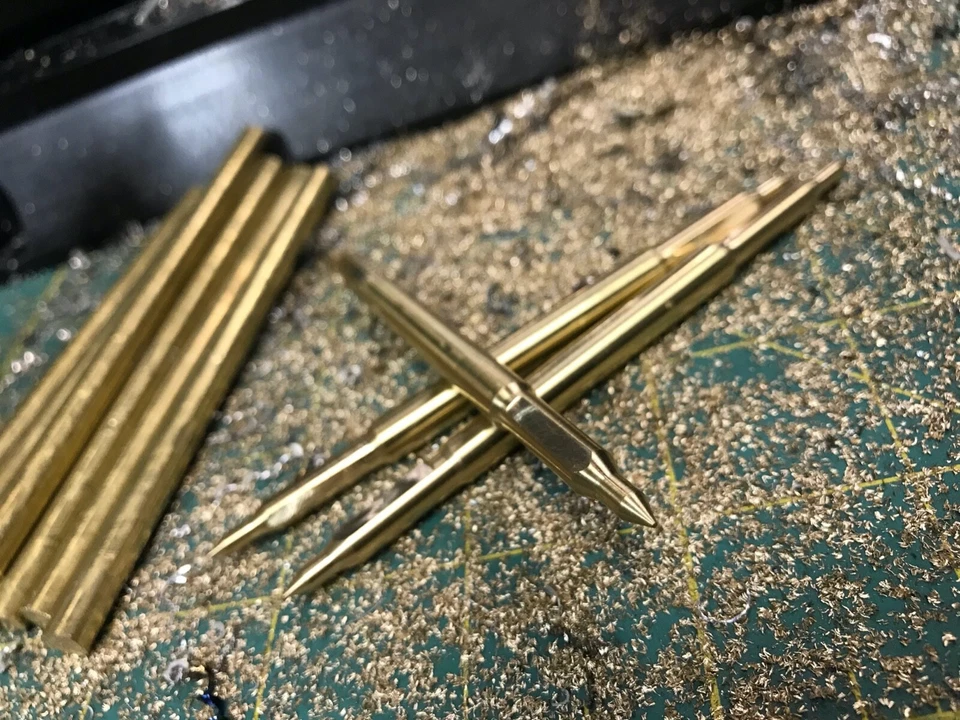 Herramienta de alineación de pivote para cuchillos de bloqueo de eje - Código de trucos de intercambio de escala para hecho en banco Foto 4 de 4