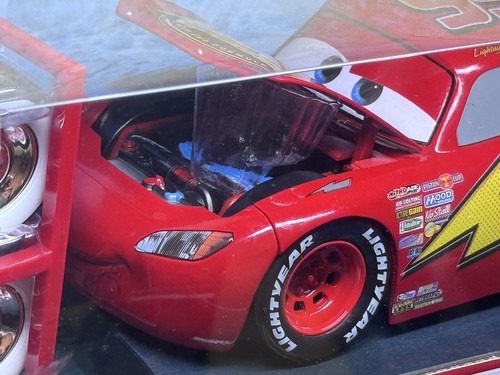 JADA DISNEY PIXAR CARS LIGHTNING MCQUEEN 1/24 DIECAST with TIRE RACK 97751 - 第 6/13 張圖片