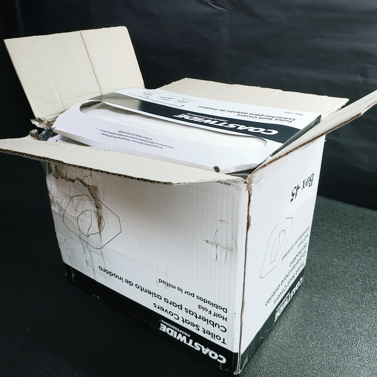 Case of 4500 Coastwide CW24775 Disposable Paper HalfFold Toilet Seat