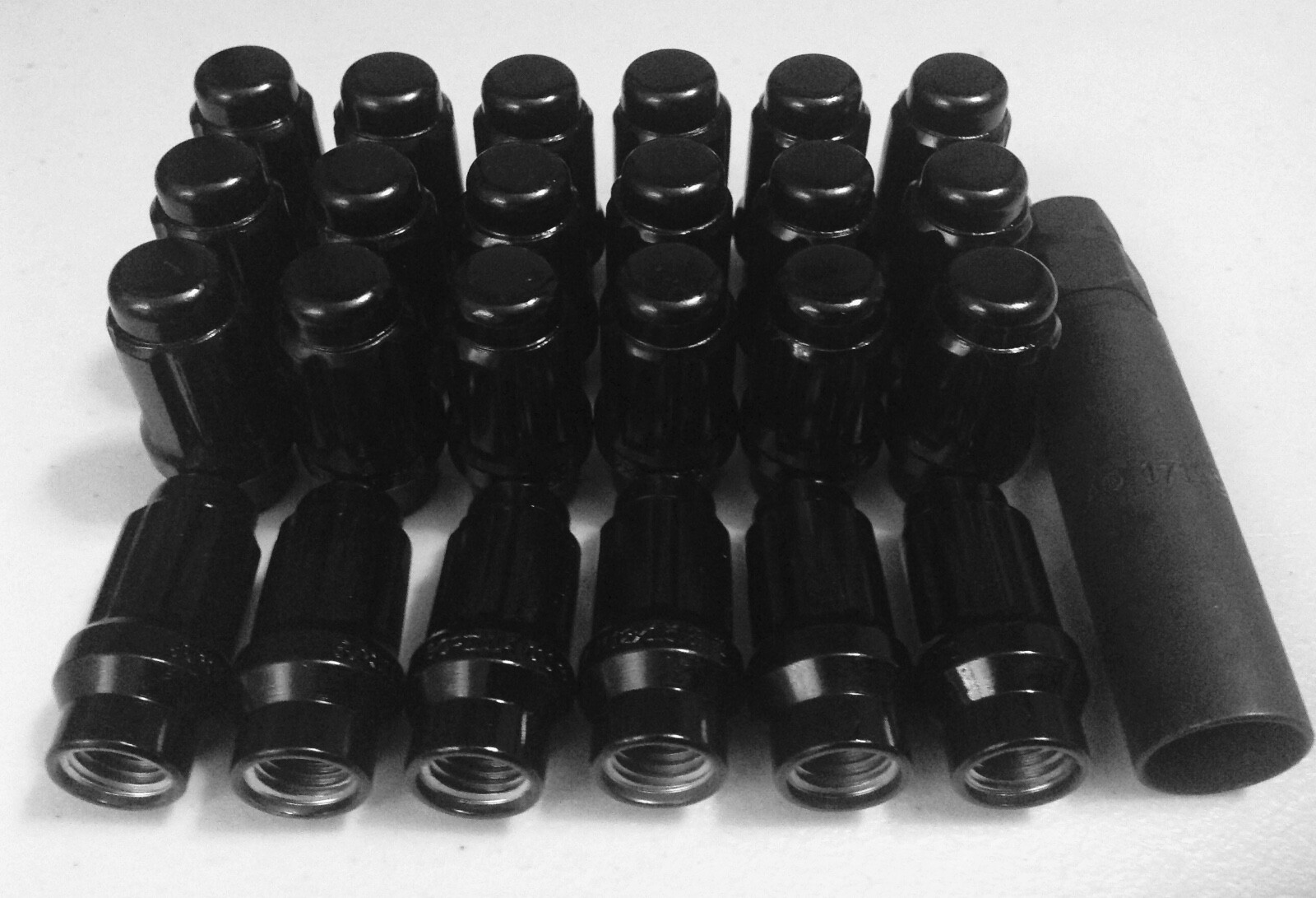 24 Gorilla Black ET Extra Thread Spline 12x1.5 Lug Nuts