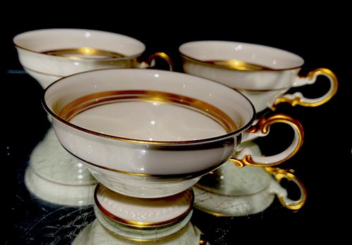 Castleton...(3) Dinner Cups Only..Royal..Gold is Lovely...No Issues...BUY IT NOW - Picture 2 of 10