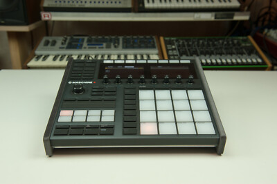 Native Instruments Maschine + Echtholz Ständer Seitenteile Stand Rack MDF