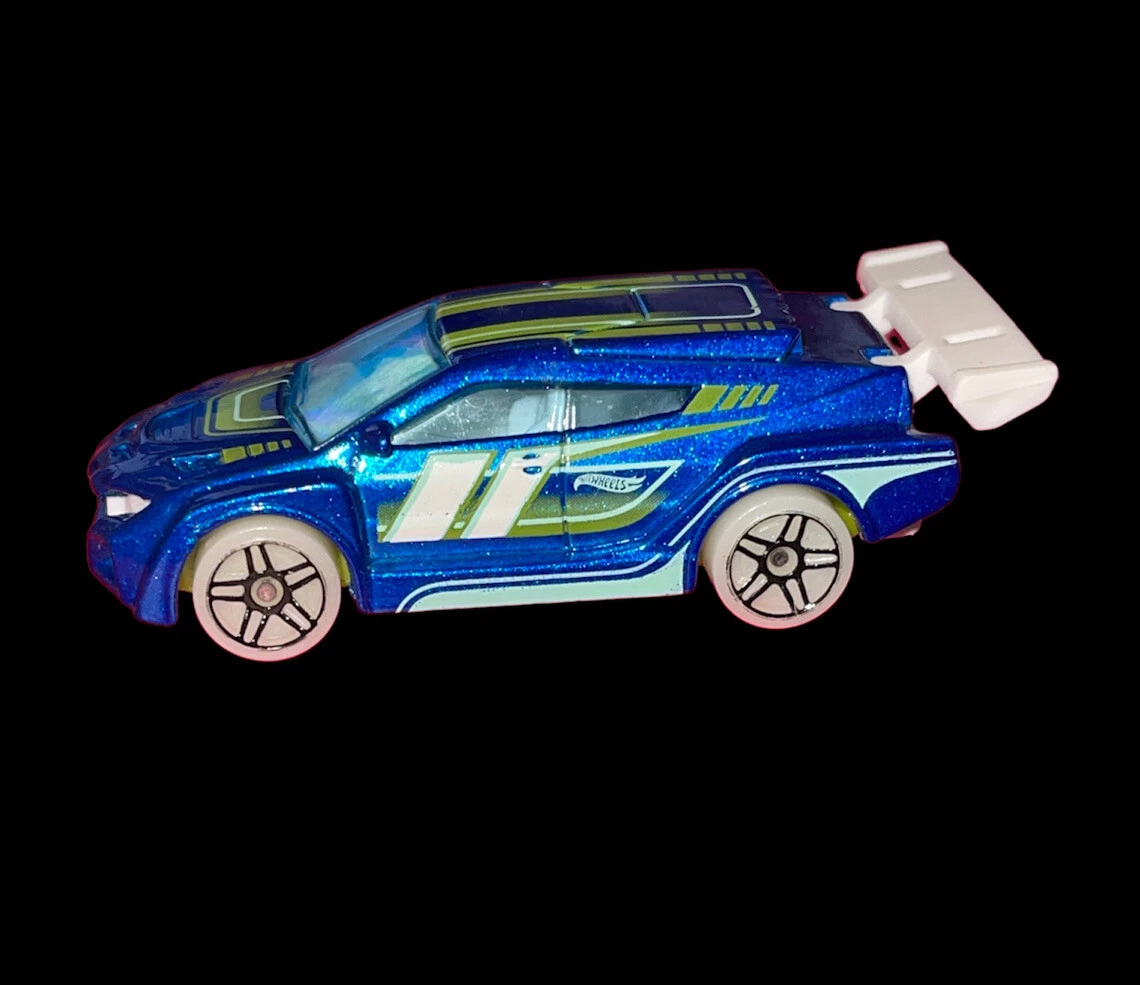 Mattel 2012 Hot Wheels x1649 1186 MJ 1 NL Loop Coop Blue and Green