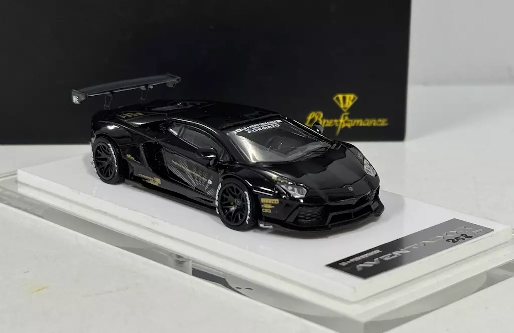1/18 ランボルギーニ アヴェンタドール SVJ （パール・パープル