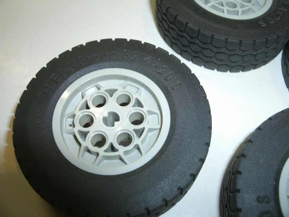 LEGO Technic 4 Reifen Felgen Räder 62.4x20S (16) - Bild 2 von 3