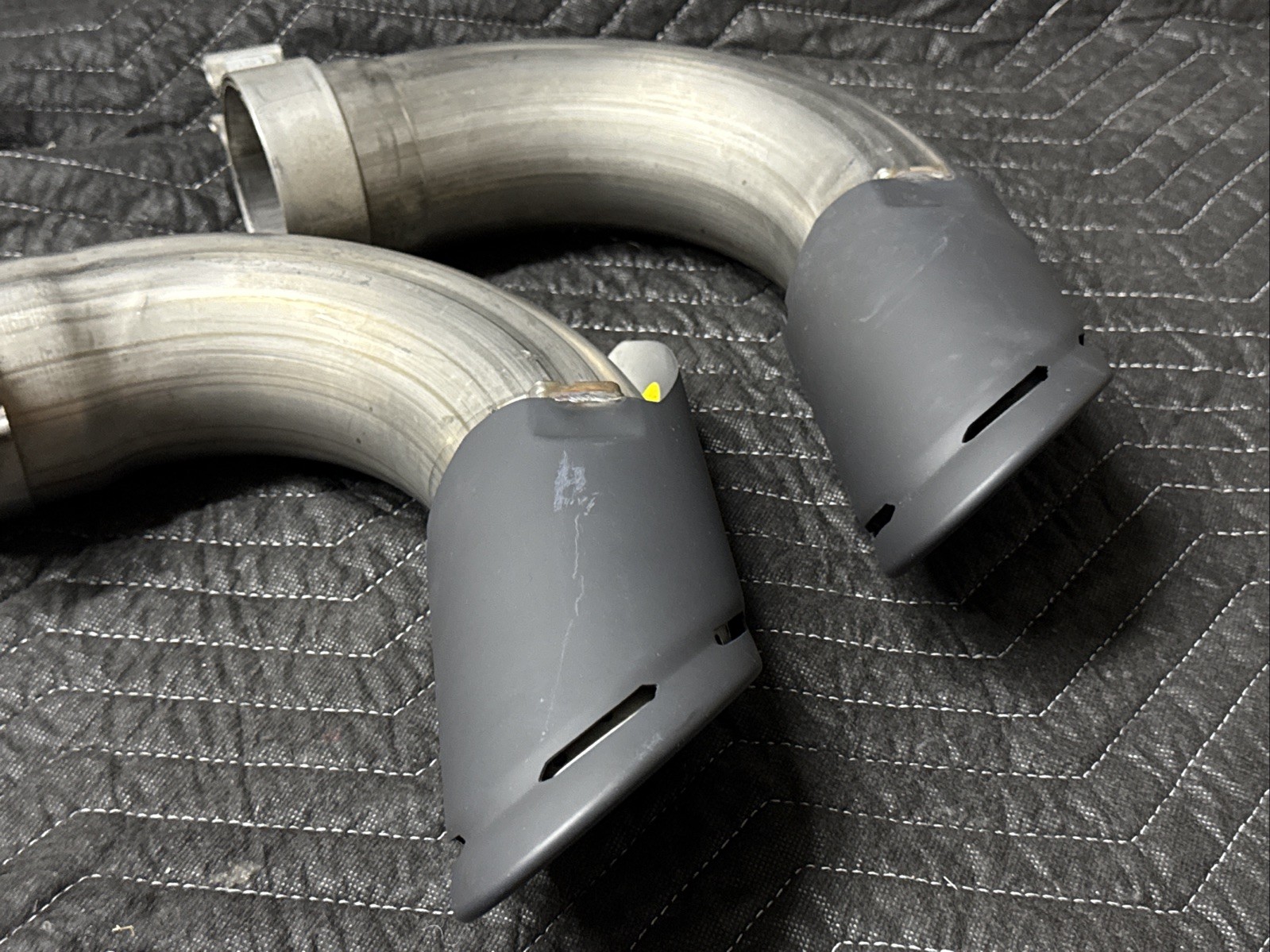 25 Lamborghini Urus Hybrid muffler Exhaust system With Tips Phev OEM 4ML253609A