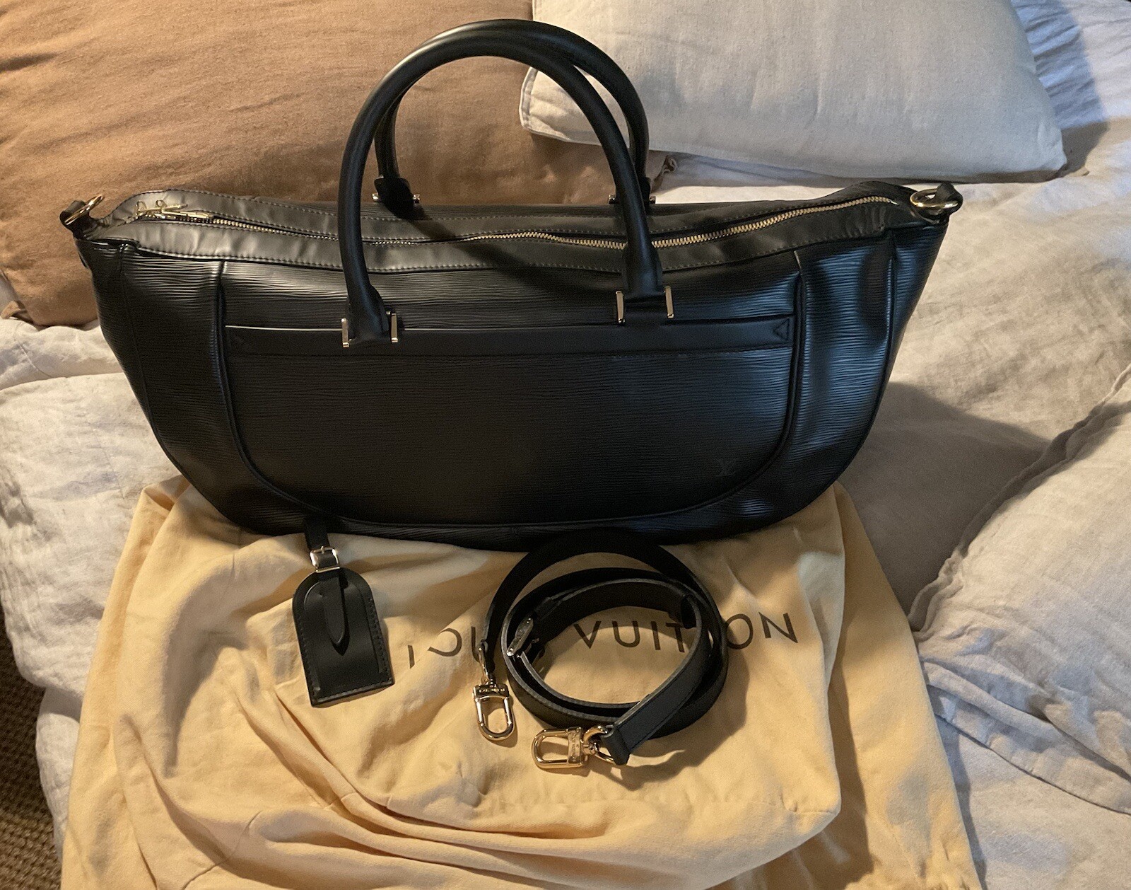 LOUIS VUITTON  Bag Epi Leather Dhanura MM Bag Authentic Black Strap Keepall