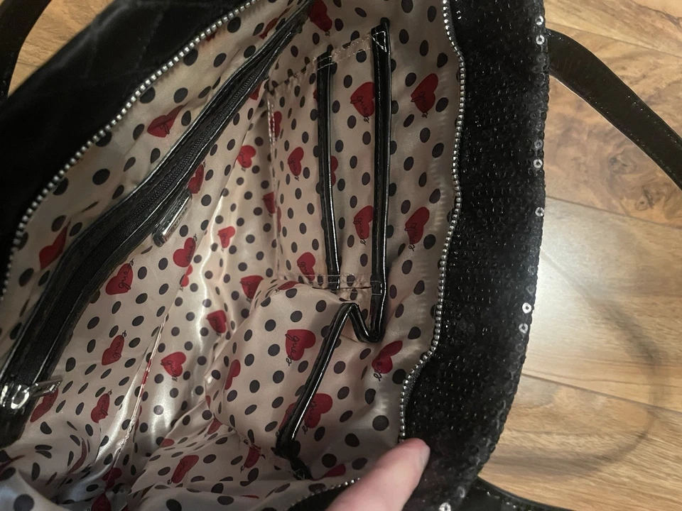 Bolso de Hombro GUESS Negro Acolchado Lentejuelas - Forro Corazón y Lunares Foto 3 de 4