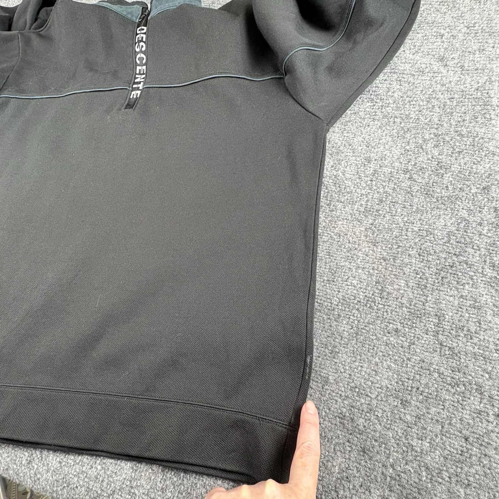 Descente Pullover Men L Black 1/4 Zip Sportswear Athleisure Grunge Paint Splat