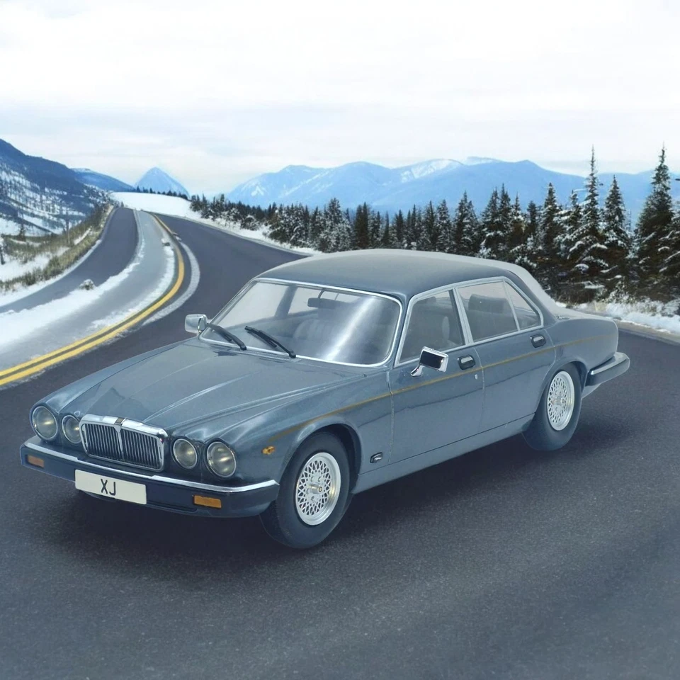 Jaguar XJ Series III 1979 grau Modellauto 1:18 MCG - Bild 2 von 4