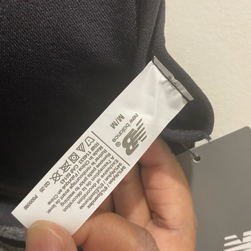 Nuevo con etiquetas Sujetador deportivo New Balance negro para mujer talla mediana estilo # R001858 Foto 4 de 4