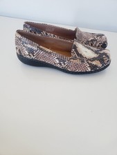 CLARKS Bayou Snake Print Slip On Loafers Womens 8 W Shoes Multicolor