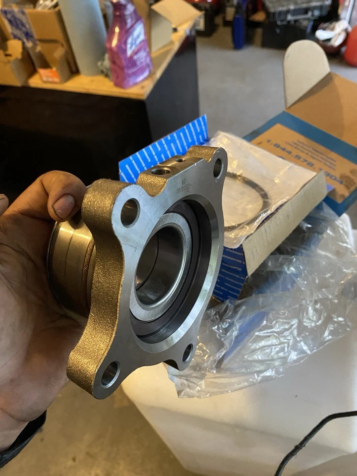 Cojinete de rueda trasero izquierdo Toyota Tundra 2007-2021 Foto 3 de 3