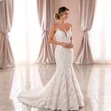 Mermaid Lace Wedding Dress Spaghetti Straps V-Neck Bridal Gown With Chapel Train