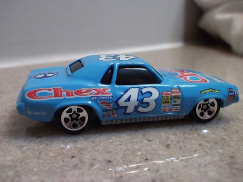 Richard Petty VINTAGE 1970 Plymouth Barracuda NASCAR Hot Wheels 1/64